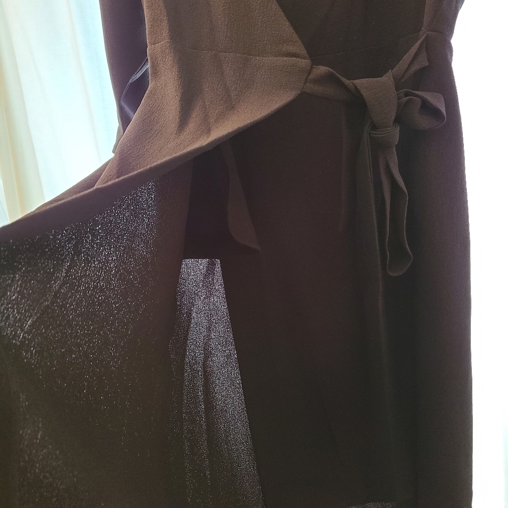 Wrap dress w/ pockets! 😍